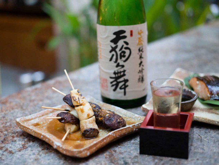 sake with food